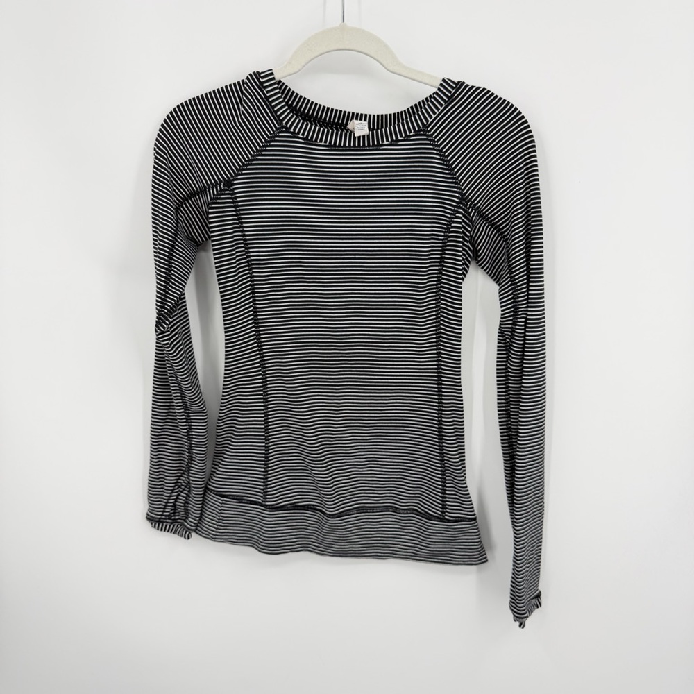 Lululemon Race Your Pace Long Sleeve shirt‎ in a black and white hyper stripe 4